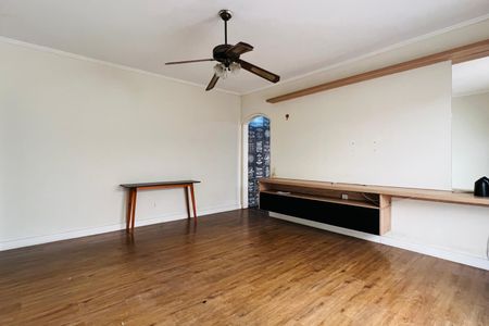Casa para alugar com 150m², 3 quartos e 5 vagas Casa para alugar com 150m², 3 quartos e 5 vagasSala
