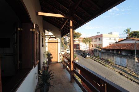 Casa à venda com 380m², 4 quartos e 6 vagasVaranda da Suíte 2