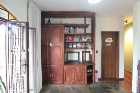 Casa à venda com 380m², 4 quartos e 6 vagasHall dos Quartos