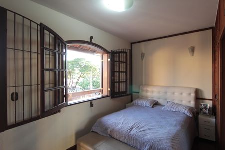 Casa à venda com 380m², 4 quartos e 6 vagasSuíte 2