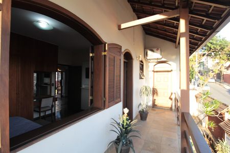 Casa à venda com 380m², 4 quartos e 6 vagasVaranda da Suíte 2