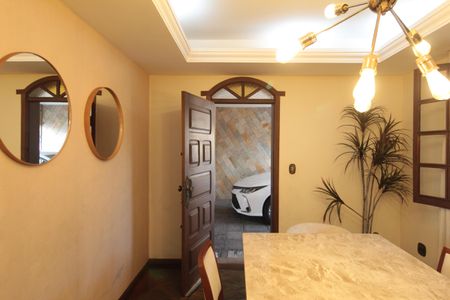 Casa à venda com 380m², 4 quartos e 6 vagasSala de Jantar