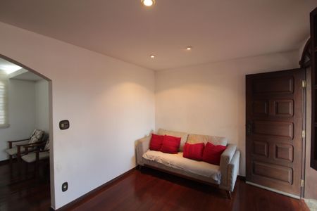 Casa à venda com 380m², 4 quartos e 6 vagasSala de Estar