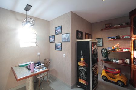 Casa à venda com 380m², 4 quartos e 6 vagasEscritório