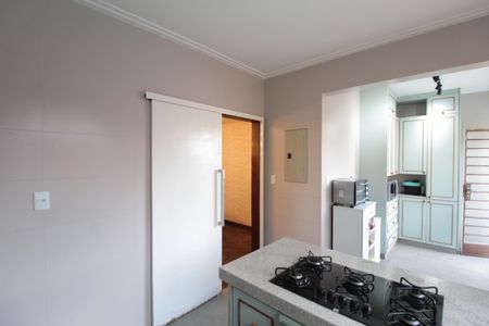 Casa à venda com 380m², 4 quartos e 6 vagasCozinha