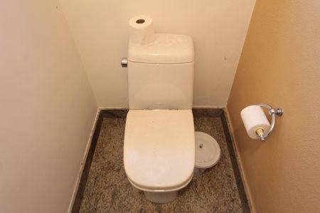 Casa à venda com 380m², 4 quartos e 6 vagasLavabo 