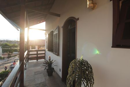 Casa à venda com 380m², 4 quartos e 6 vagasVaranda da Suíte 2