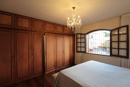 Casa à venda com 380m², 4 quartos e 6 vagasSuíte 1