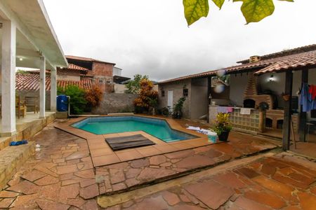 Casa à venda com 210m², 4 quartos e 2 vagas Casa à venda com 210m², 4 quartos e 2 vagasÁrea externa