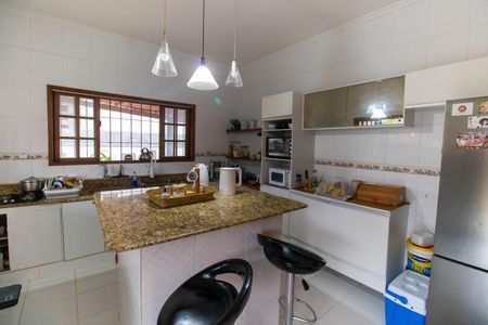 Casa à venda com 210m², 4 quartos e 2 vagas Casa à venda com 210m², 4 quartos e 2 vagasCozinha