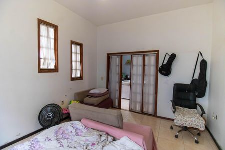 Casa à venda com 210m², 4 quartos e 2 vagas Casa à venda com 210m², 4 quartos e 2 vagasQuarto