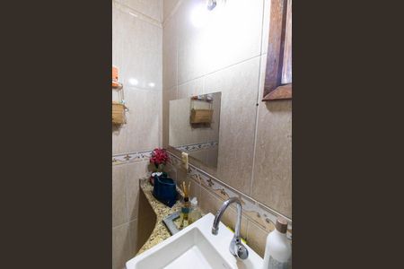 Casa à venda com 210m², 4 quartos e 2 vagas Casa à venda com 210m², 4 quartos e 2 vagasLavabo