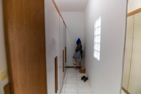 Casa à venda com 210m², 4 quartos e 2 vagas Casa à venda com 210m², 4 quartos e 2 vagasCloset da suíte 3