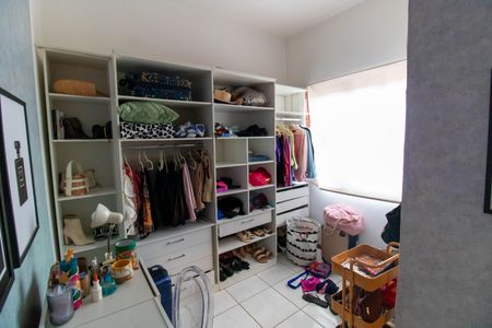 Casa à venda com 210m², 4 quartos e 2 vagas Casa à venda com 210m², 4 quartos e 2 vagasCloset da suíte 1