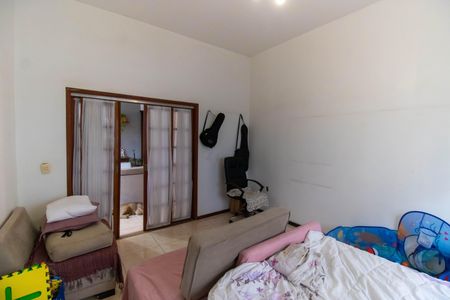 Casa à venda com 210m², 4 quartos e 2 vagas Casa à venda com 210m², 4 quartos e 2 vagasQuarto