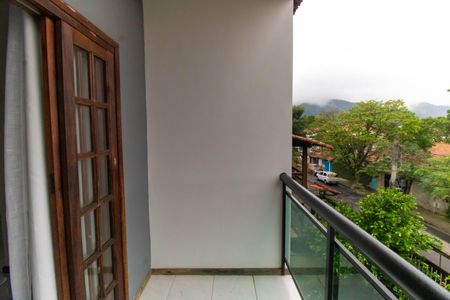 Casa à venda com 210m², 4 quartos e 2 vagas Casa à venda com 210m², 4 quartos e 2 vagasVaranda da Suíte 3