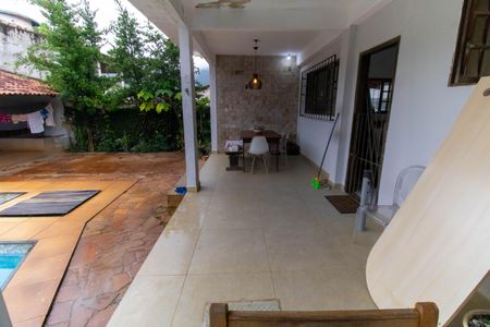 Casa à venda com 210m², 4 quartos e 2 vagas Casa à venda com 210m², 4 quartos e 2 vagasÁrea externa