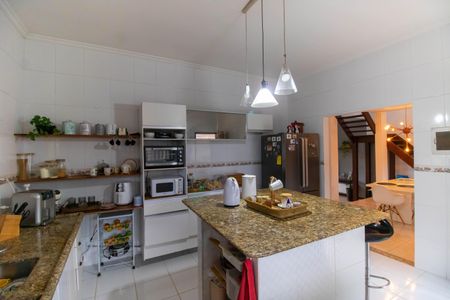 Casa à venda com 210m², 4 quartos e 2 vagas Casa à venda com 210m², 4 quartos e 2 vagasCozinha