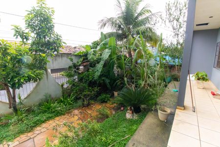 Casa à venda com 210m², 4 quartos e 2 vagas Casa à venda com 210m², 4 quartos e 2 vagasÁrea externa