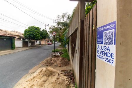 Casa à venda com 210m², 4 quartos e 2 vagas Casa à venda com 210m², 4 quartos e 2 vagasPlaquinha