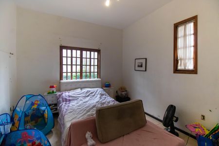 Casa à venda com 210m², 4 quartos e 2 vagas Casa à venda com 210m², 4 quartos e 2 vagasQuarto