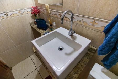 Casa à venda com 210m², 4 quartos e 2 vagas Casa à venda com 210m², 4 quartos e 2 vagasLavabo