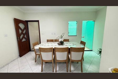 Casa para alugar com 246m², 3 quartos e 5 vagas Casa para alugar com 246m², 3 quartos e 5 vagasCopa