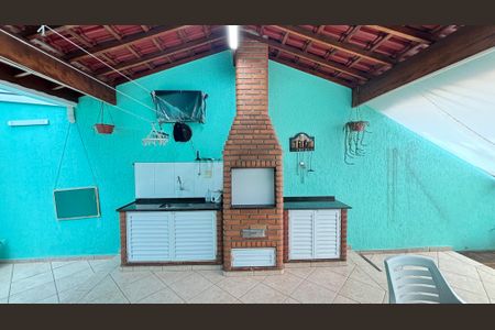 Casa para alugar com 246m², 3 quartos e 5 vagas Casa para alugar com 246m², 3 quartos e 5 vagasQuintal