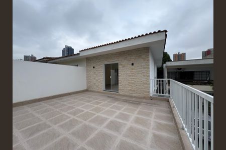 Casa à venda com 173m², 4 quartos e 2 vagas Casa à venda com 173m², 4 quartos e 2 vagasVaranda
