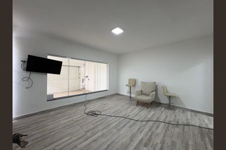 Casa à venda com 173m², 4 quartos e 2 vagas Casa à venda com 173m², 4 quartos e 2 vagasSala