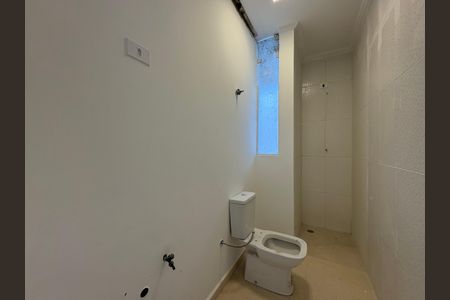 Casa à venda com 173m², 4 quartos e 2 vagas Casa à venda com 173m², 4 quartos e 2 vagasBanheiro da Suíte