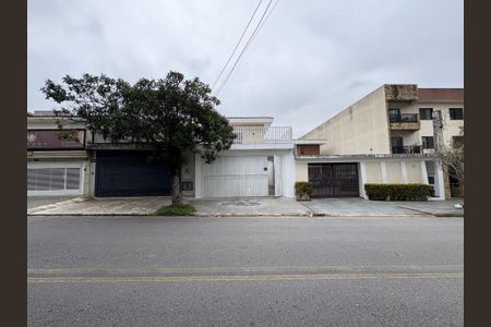 Casa à venda com 173m², 4 quartos e 2 vagas Casa à venda com 173m², 4 quartos e 2 vagasFachada