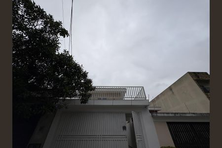 Casa à venda com 173m², 4 quartos e 2 vagas Casa à venda com 173m², 4 quartos e 2 vagasFachada