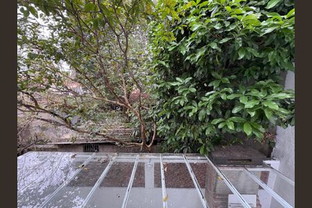 Casa à venda com 173m², 4 quartos e 2 vagas Casa à venda com 173m², 4 quartos e 2 vagasVista do quarto 2