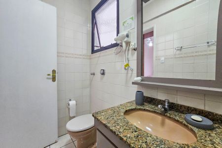 Apartamento para alugar com 167m², 3 quartos e 1 vaga Apartamento para alugar com 167m², 3 quartos e 1 vagaBanheiro da suíte
