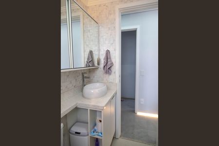 Apartamento à venda com 73m², 2 quartos e 2 vagasBanheiro da Suíte