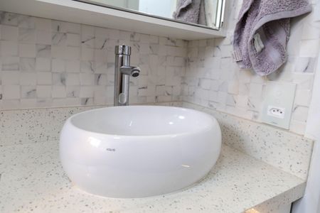 Apartamento à venda com 73m², 2 quartos e 2 vagasBanheiro da Suíte