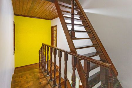 Casa à venda com 209m², 3 quartos e 4 vagas Casa à venda com 209m², 3 quartos e 4 vagasEscada