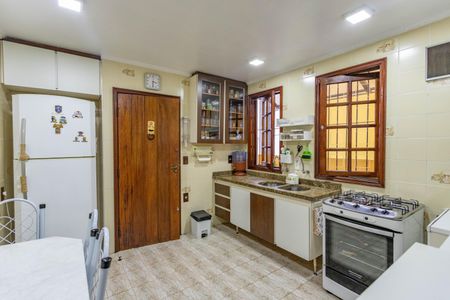 Casa à venda com 209m², 3 quartos e 4 vagas Casa à venda com 209m², 3 quartos e 4 vagasCozinha