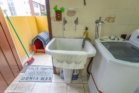 Casa à venda com 209m², 3 quartos e 4 vagas Casa à venda com 209m², 3 quartos e 4 vagasÁrea de serviço