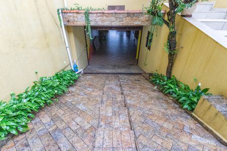 Casa à venda com 209m², 3 quartos e 4 vagas Casa à venda com 209m², 3 quartos e 4 vagasEntrada garagem