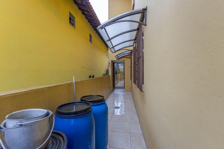 Casa à venda com 209m², 3 quartos e 4 vagas Casa à venda com 209m², 3 quartos e 4 vagasCorredor externo