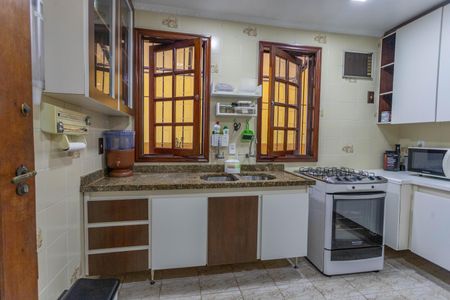 Casa à venda com 209m², 3 quartos e 4 vagas Casa à venda com 209m², 3 quartos e 4 vagasCozinha