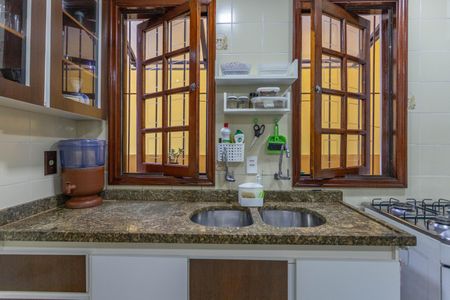 Casa à venda com 209m², 3 quartos e 4 vagas Casa à venda com 209m², 3 quartos e 4 vagasCozinha