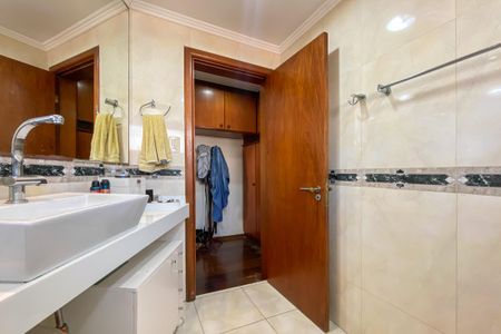 Apartamento à venda com 216m², 3 quartos e 3 vagasBanheiro Master