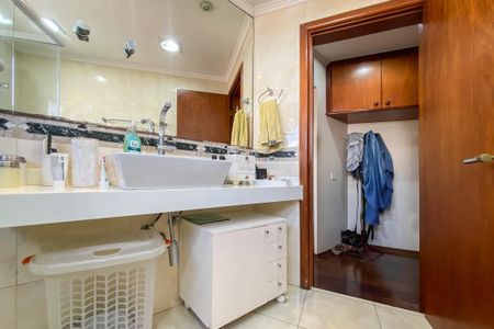 Apartamento à venda com 216m², 3 quartos e 3 vagasBanheiro Master