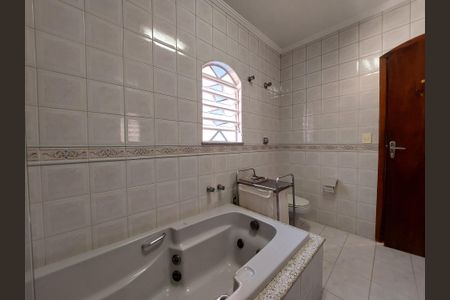 Casa à venda com 360m², 4 quartos e 5 vagasBanheiro Suíte 1