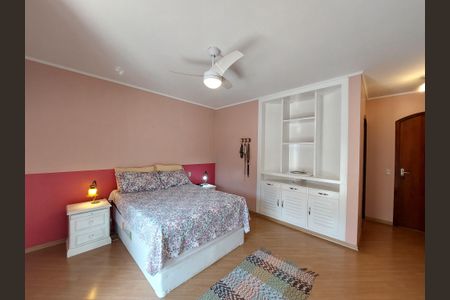 Casa à venda com 360m², 4 quartos e 5 vagasSuíte 1