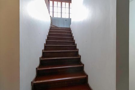 Casa à venda com 463m², 4 quartos e 5 vagasEscada