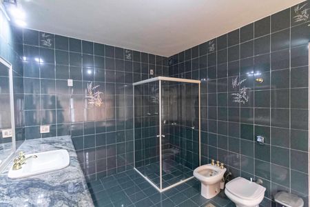 Casa à venda com 463m², 4 quartos e 5 vagasBanheiro da suíte